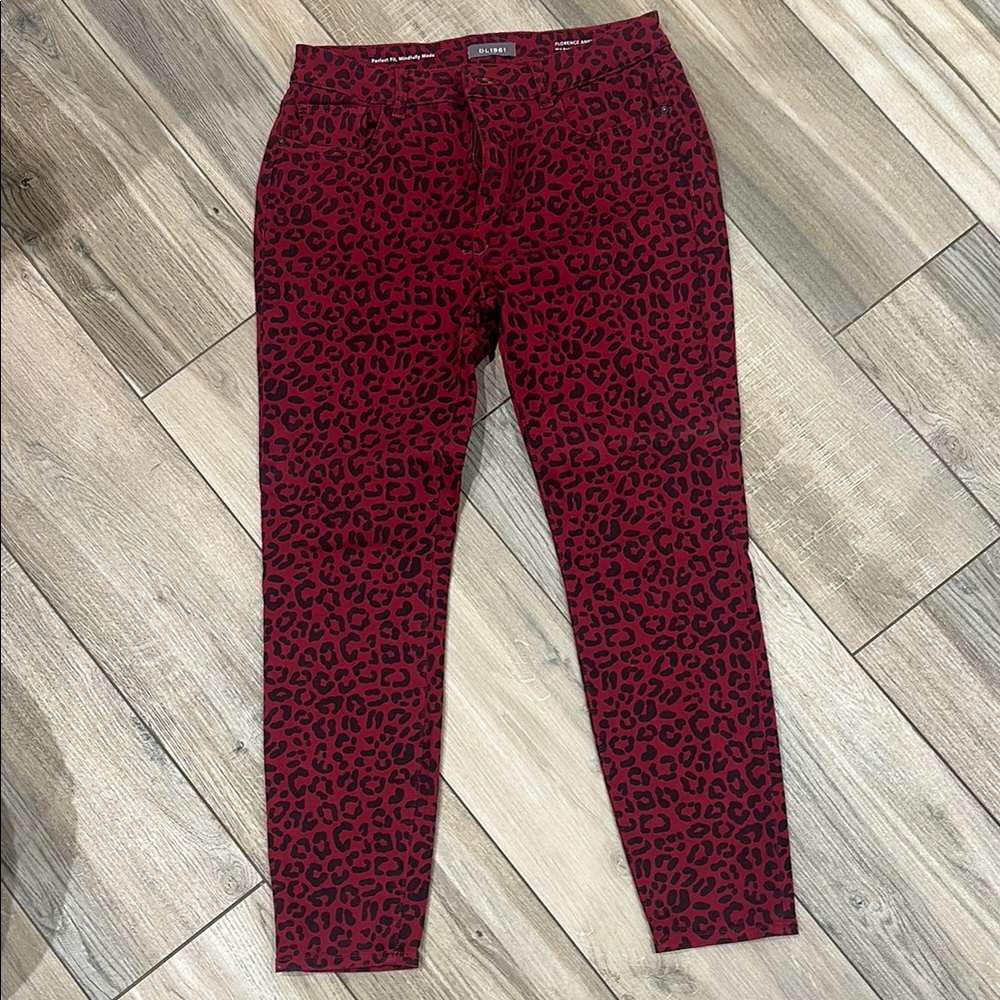 Stylish Burgundy Patterned Leggings